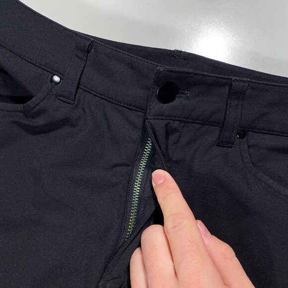 M5968S - Lululemon ABC Classic Fit Warpstreme Pants Black men's size 31x32 - Picture 4 of 10